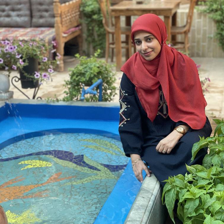 زهرا خوش آئین