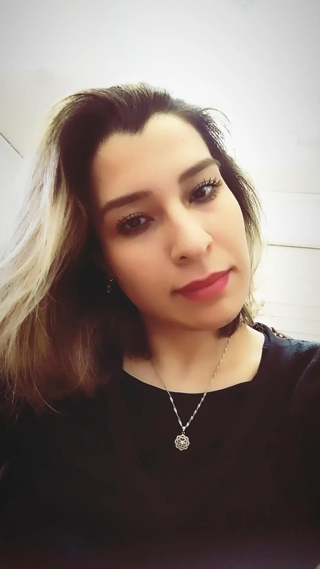 دنا تقی زاده