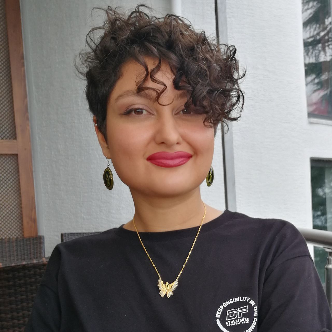 سپیده تهمتن